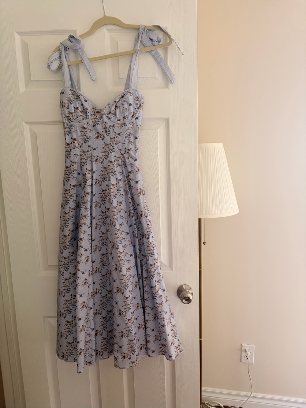 House of CB Light Blue Floral Tie-Shoulder Midi Dress Emely - Picture 4 of 6